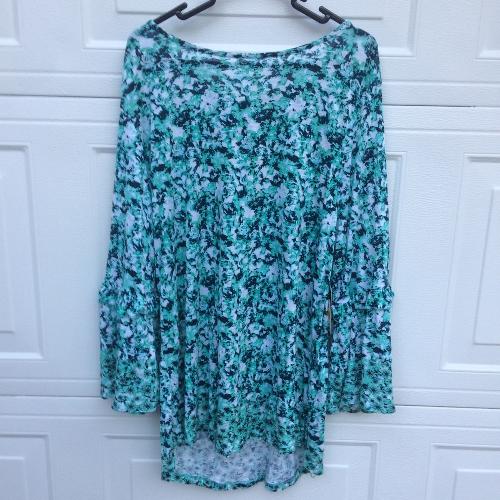 🌲🌲Nine four one Bell sleeved top size 1X NWOT